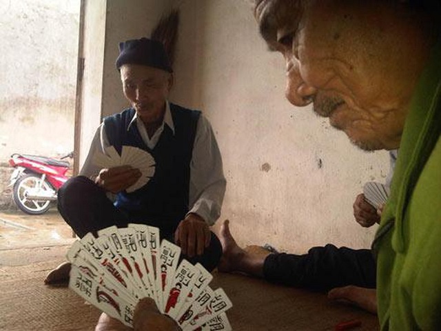 Cách cầm và xếp bài Tổ Tôm